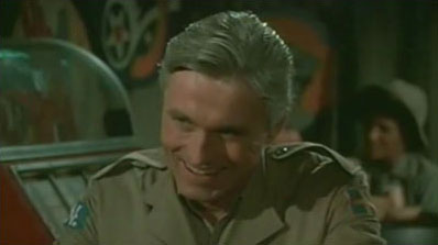 Bild från avsnittet "UN, the night and the music" på tv-serien "M*A*S*H"