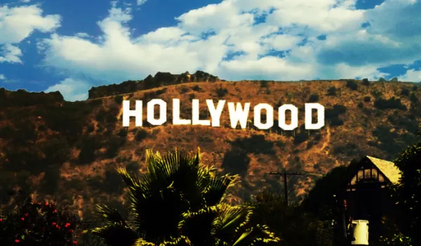 Landskap med Hollywood-skylten i fokus