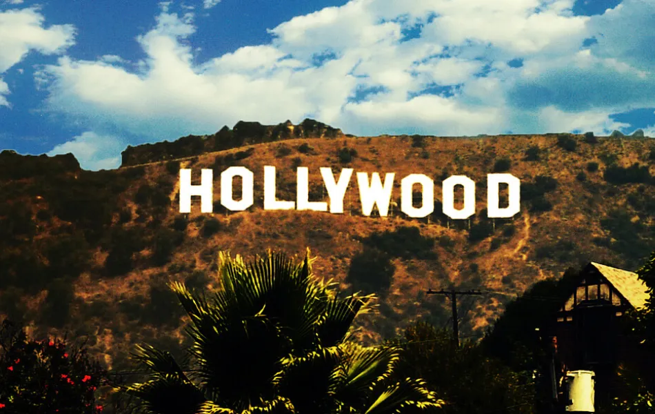 Landskap med Hollywood-skylten i fokus