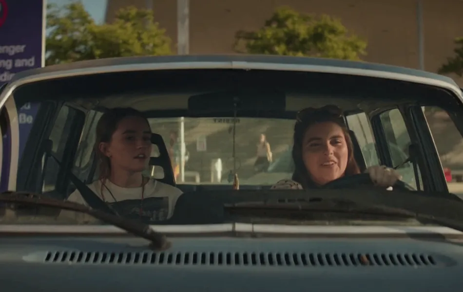 Bild från filmen Booksmart